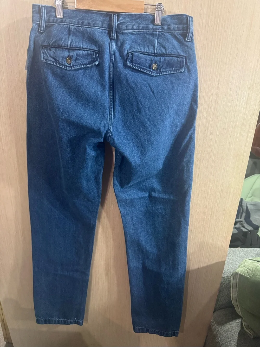 Men’s GAP Medium Wash Relaxed Straight Leg Jeans Size 32 NWT